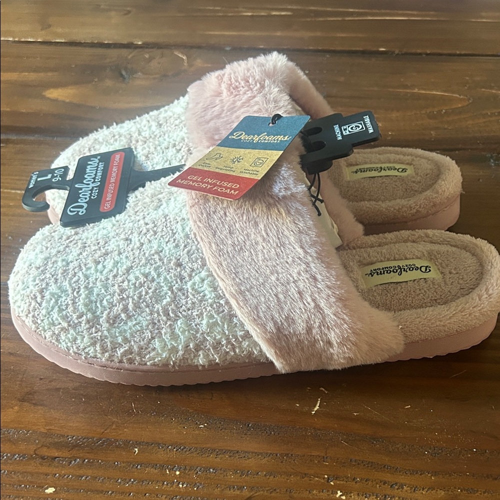 Brand new Dearfoams women’s slippers size 9-10